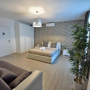  Bed & Breakfast Karol Airport Italy